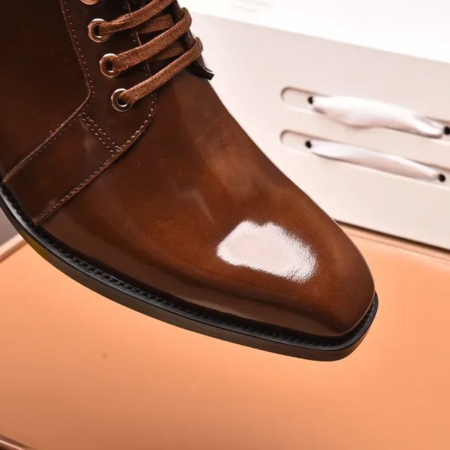 Botas Louis Vuitton Marrom Polido com Cadarços 5