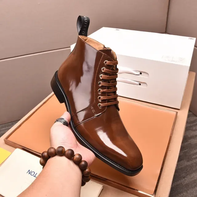 Botas Louis Vuitton Marrom Polido com Cadarços 6