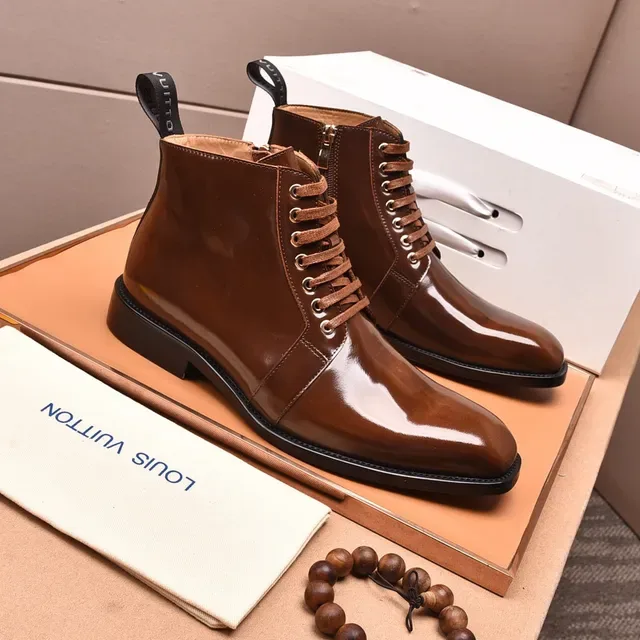 Botas Louis Vuitton Marrom Polido com Cadarços 8