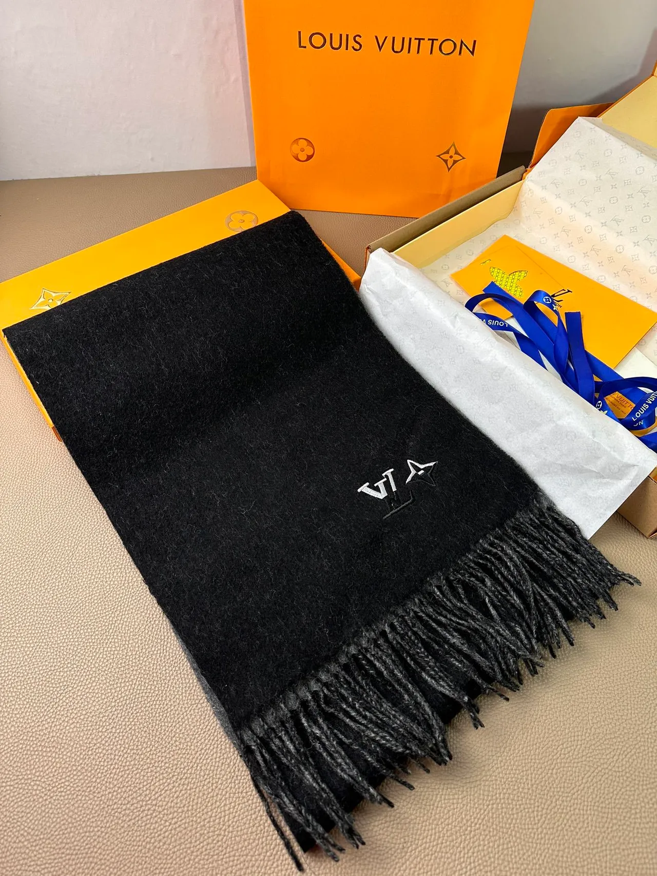 Louis Vuitton écharpe réversible noir et gris cachemire 5