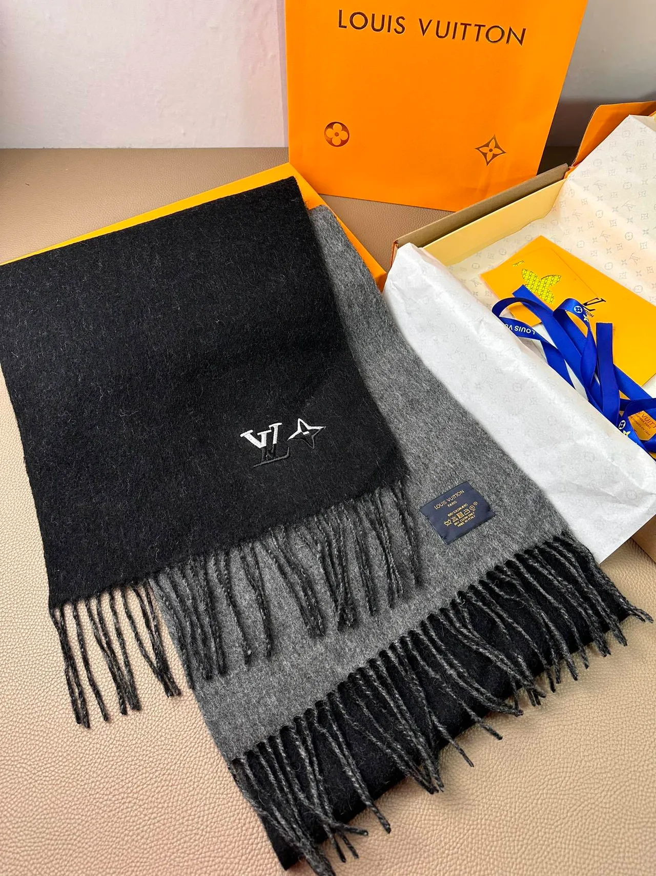 Louis Vuitton écharpe réversible noir et gris cachemire 6