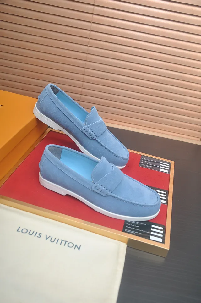 Louis Vuitton Run Away لوفرز من السويدي الأزرق الفاتح 4