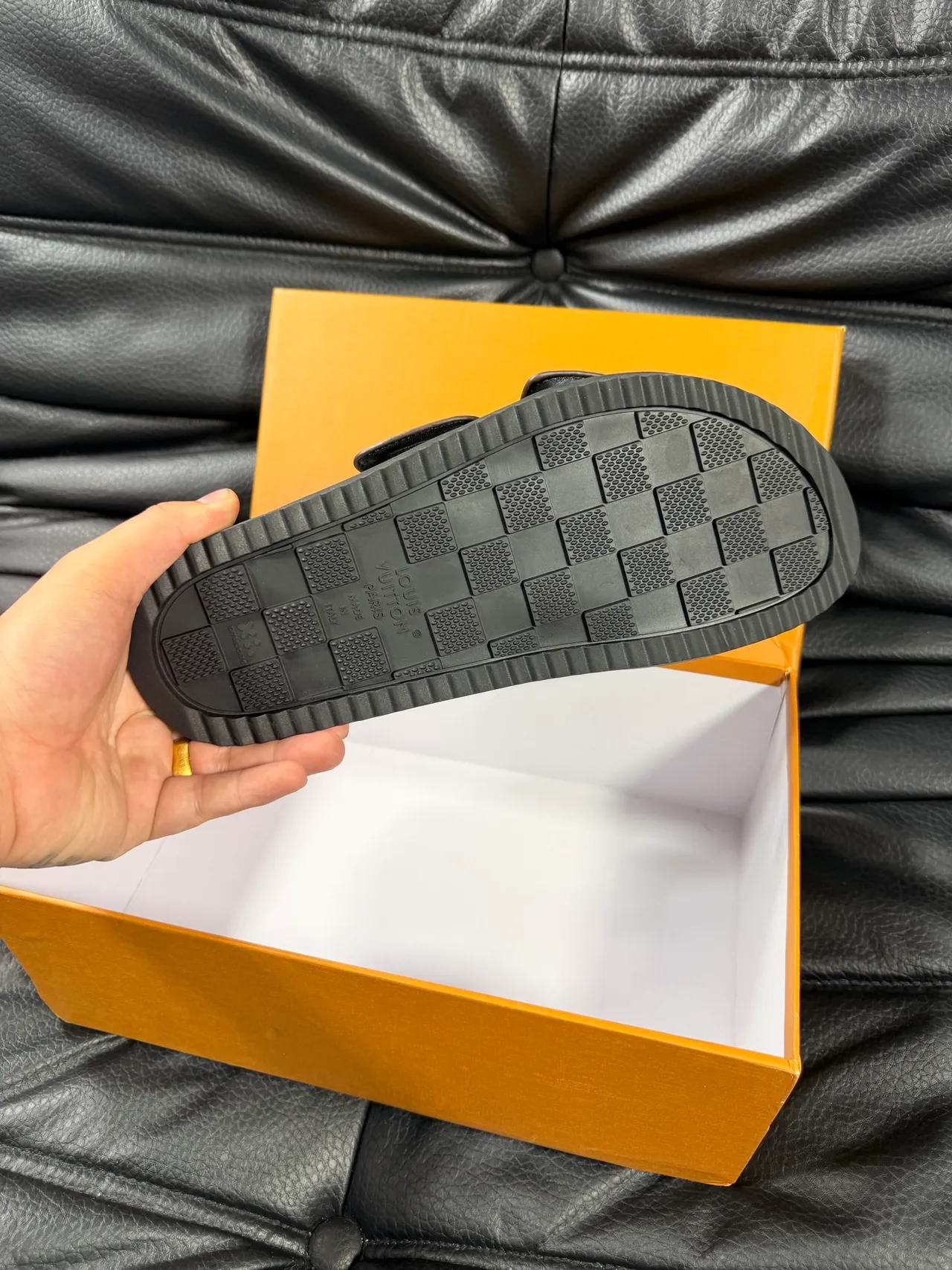 Louis Vuitton Run Away Monogram 帆布 交叉带 厚底拖鞋 2