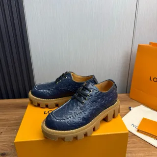 Louis Vuitton Run Away নেভি বিজ মনোগ্রাম-এমবসড লেদার চাঙ্কি লাগ সোল অক্সফোর্ড শু