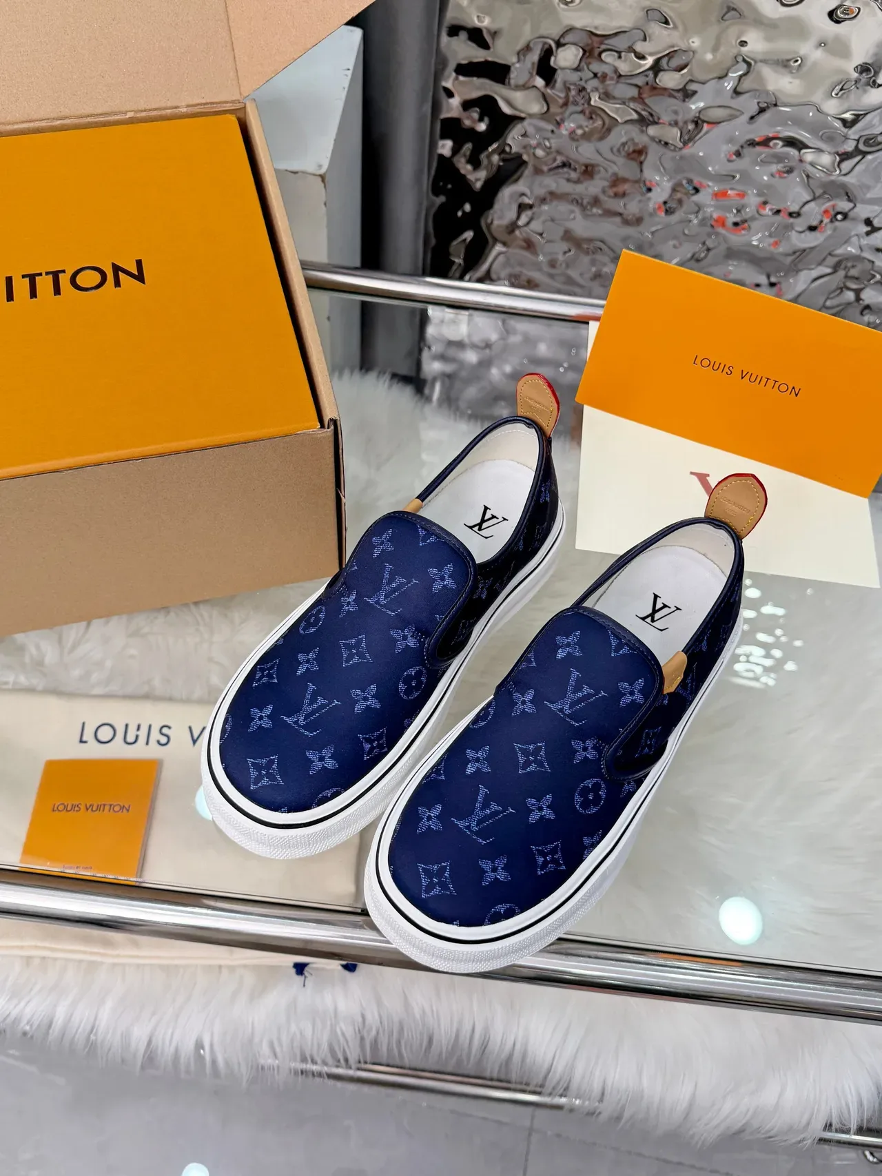 Louis Vuitton Run Away Navy White Monogram Canvas Zapatillas Lifestyle Slip-On 5