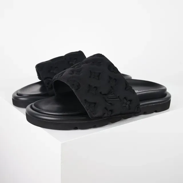Louis Vuitton Run Away Slide Sandálias Pretas Monogram Com Tirante Acolchoado 2