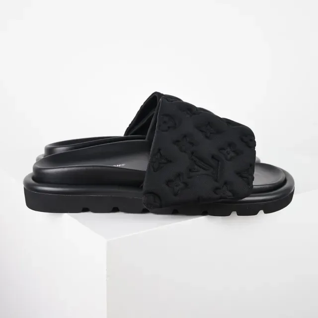 Louis Vuitton Run Away Slide Sandálias Pretas Monogram Com Tirante Acolchoado 3