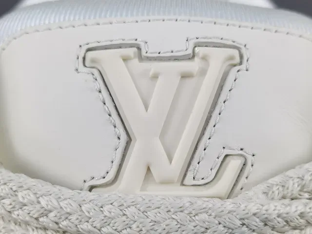 Louis Vuitton Run Away Zapatillas Lifestyle Chunky Blancas 4