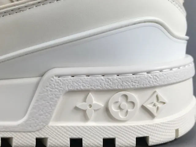 Louis Vuitton Run Away Zapatillas Lifestyle Chunky Blancas 7