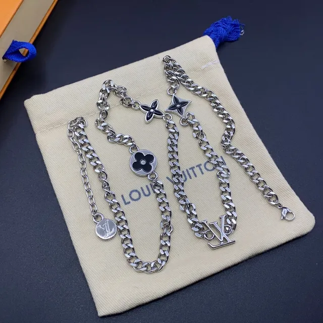 Louis Vuitton Collier Chaîne Curb Argent Noir Multi-Charm Pendentif Design 5