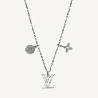Colar Louis Vuitton Prata Multi-Charm Pendente Monograma