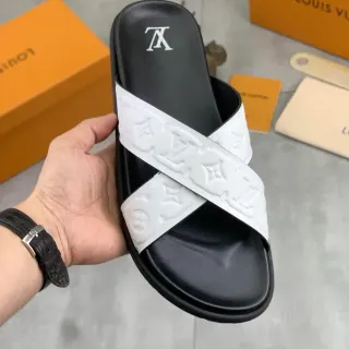 Louis Vuitton Slides Negro Blanco Correa Monogram Cruzadas Motivo LV Emboss Zapatillas