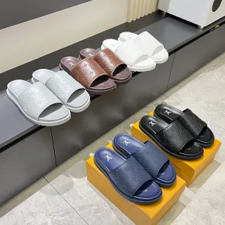 Louis Vuitton Monogram Embossed Slide Zapatillas
