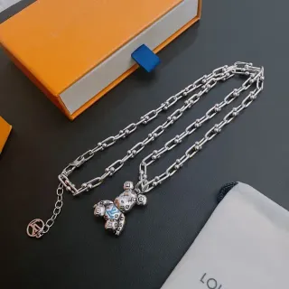Colar Louis Vuitton Urso de Pelúcia Monogram Esmalte Prata