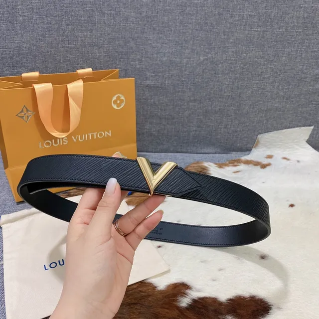 Louis Vuitton V Belt নৌনীল চামড়ার বেল্ট 2