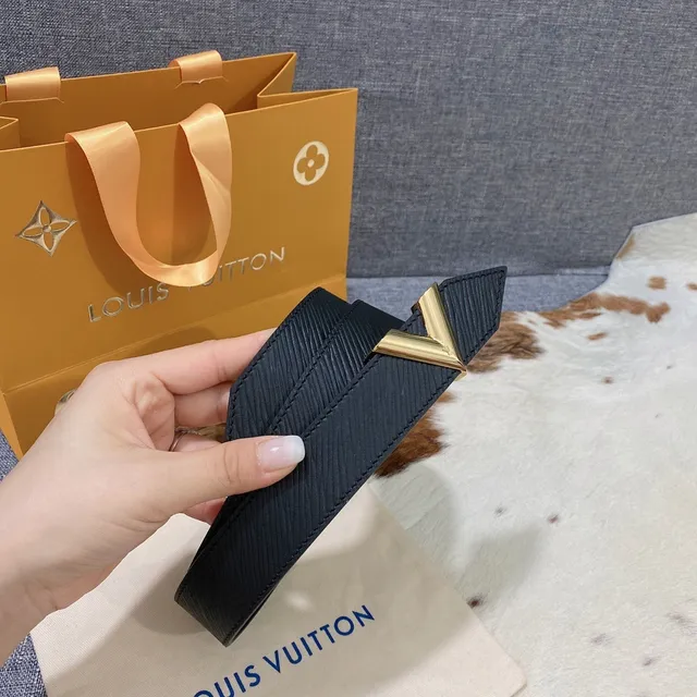 Louis Vuitton V Belt নৌনীল চামড়ার বেল্ট 3