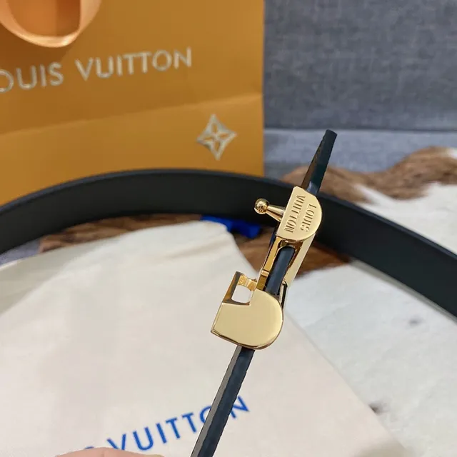 Louis Vuitton V Belt নৌনীল চামড়ার বেল্ট 5