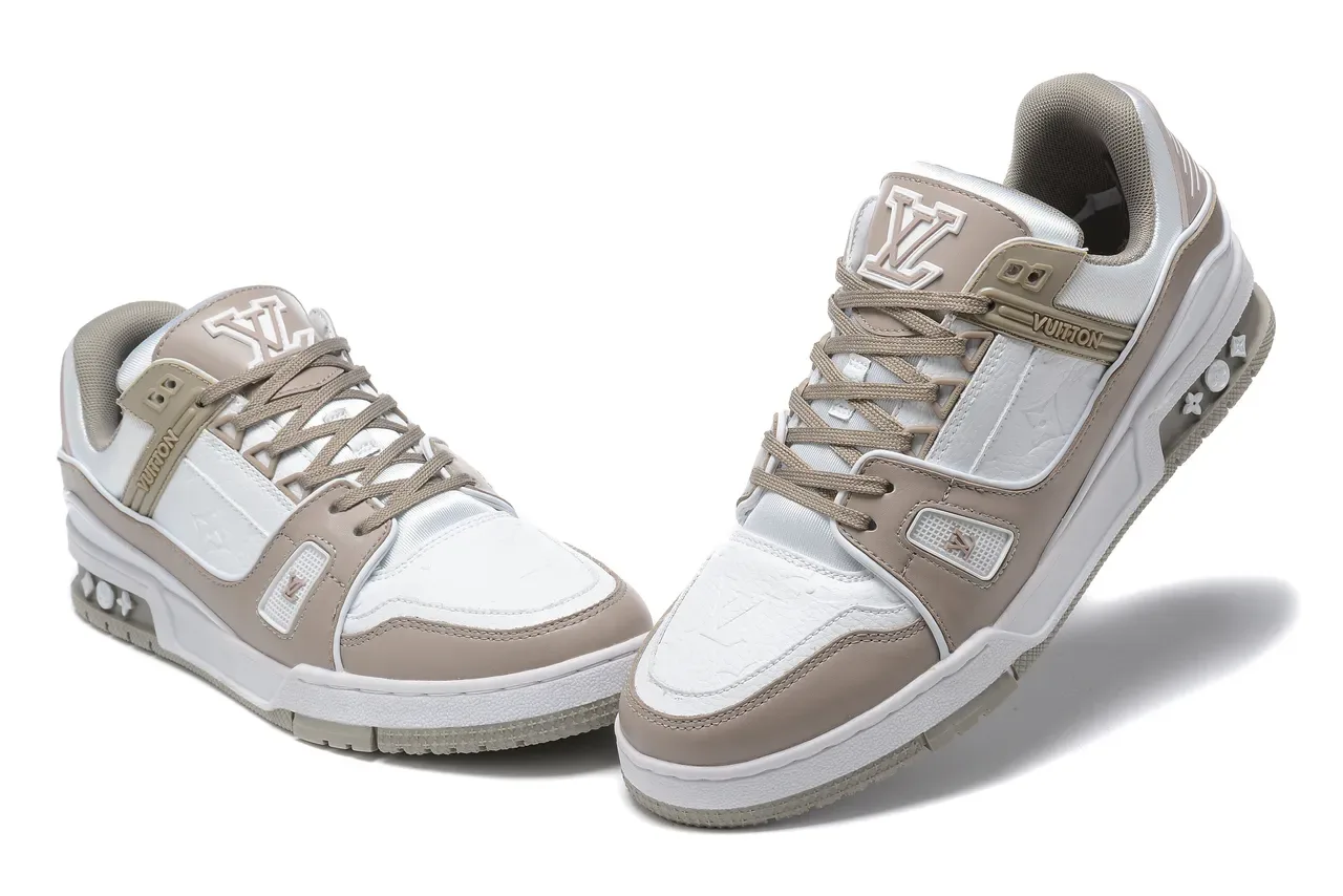 Louis Vuitton Blanc et Beige Cuir et Synthétique Avec Détail de Sangle Asymétrique Chaussures Lifestyle 4