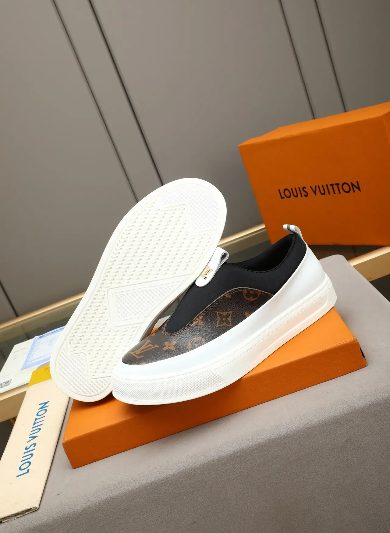 Louis Vuitton Blancs Marron Slip-On Monogram Canvas Lifestyle Sneakers 4