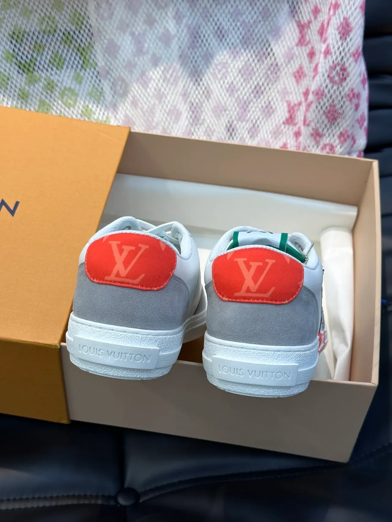 Louis Vuitton Tênis Lifestyle Branco e Cinza Low-Top de Couro e Camurça Híbrido 3