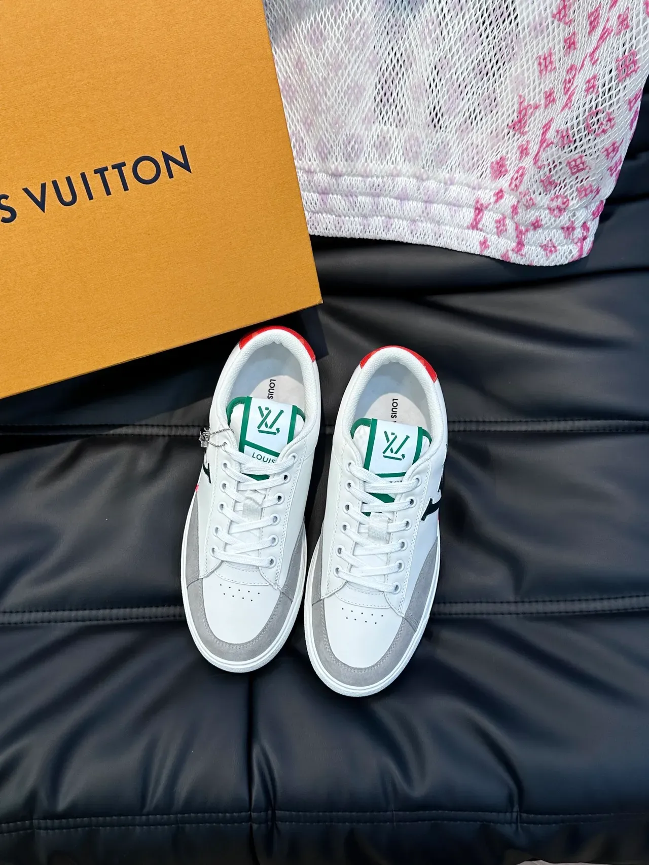Louis Vuitton Tênis Lifestyle Branco e Cinza Low-Top de Couro e Camurça Híbrido 5