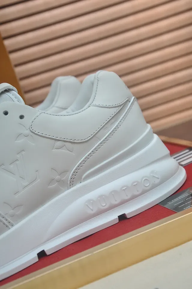 Louis Vuitton Sneakers Lifestyle Cuir Blanc Monogram-Embossed Semelle Sculptée Chunky 2