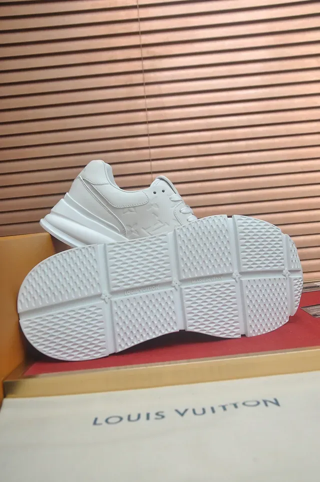 Louis Vuitton Sneakers Lifestyle Cuir Blanc Monogram-Embossed Semelle Sculptée Chunky 3