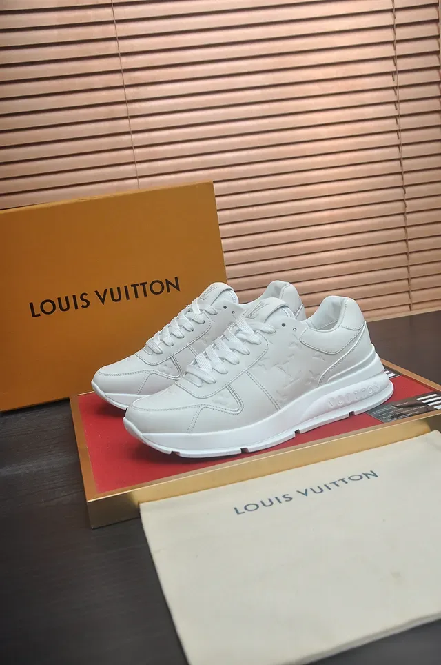 Louis Vuitton Sneakers Lifestyle Cuir Blanc Monogram-Embossed Semelle Sculptée Chunky 4