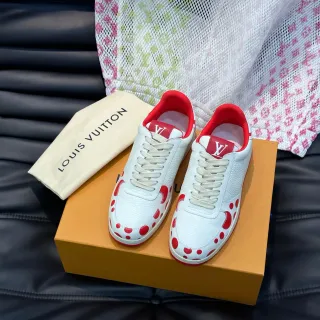 Louis Vuitton أبيض أحمر جلد نصي بنمط بولكا دوت أسلوب حياة حذاء رياضي