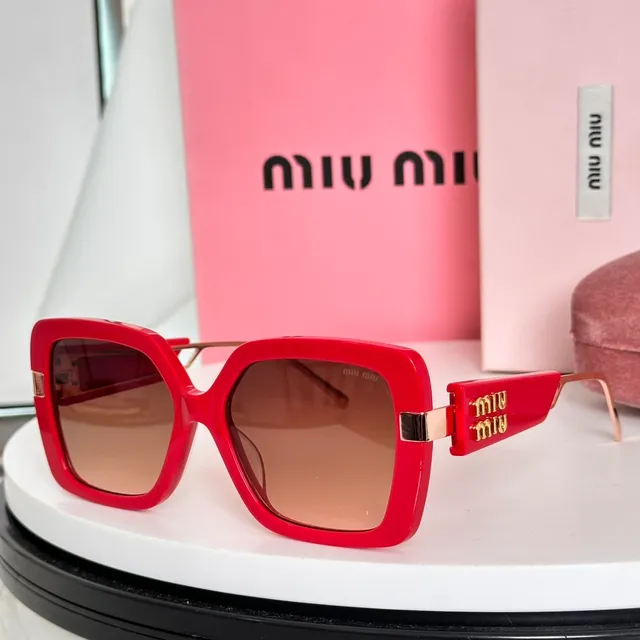 Miu Miu Noir Doré Oversized Monture Carrée Lentilles Gradient Lunettes de Soleil 2