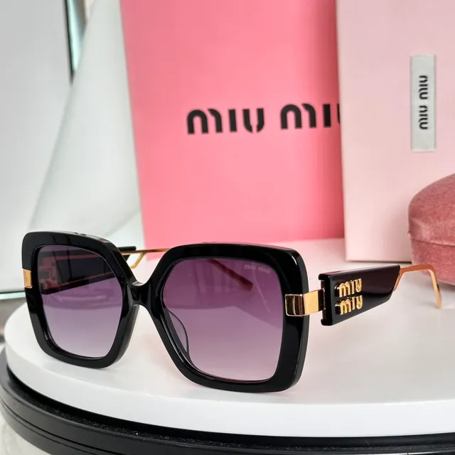 Miu Miu Noir Doré Oversized Monture Carrée Lentilles Gradient Lunettes de Soleil 3