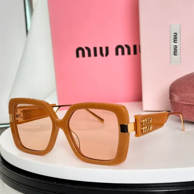 Miu Miu Noir Doré Oversized Monture Carrée Lentilles Gradient Lunettes de Soleil 4
