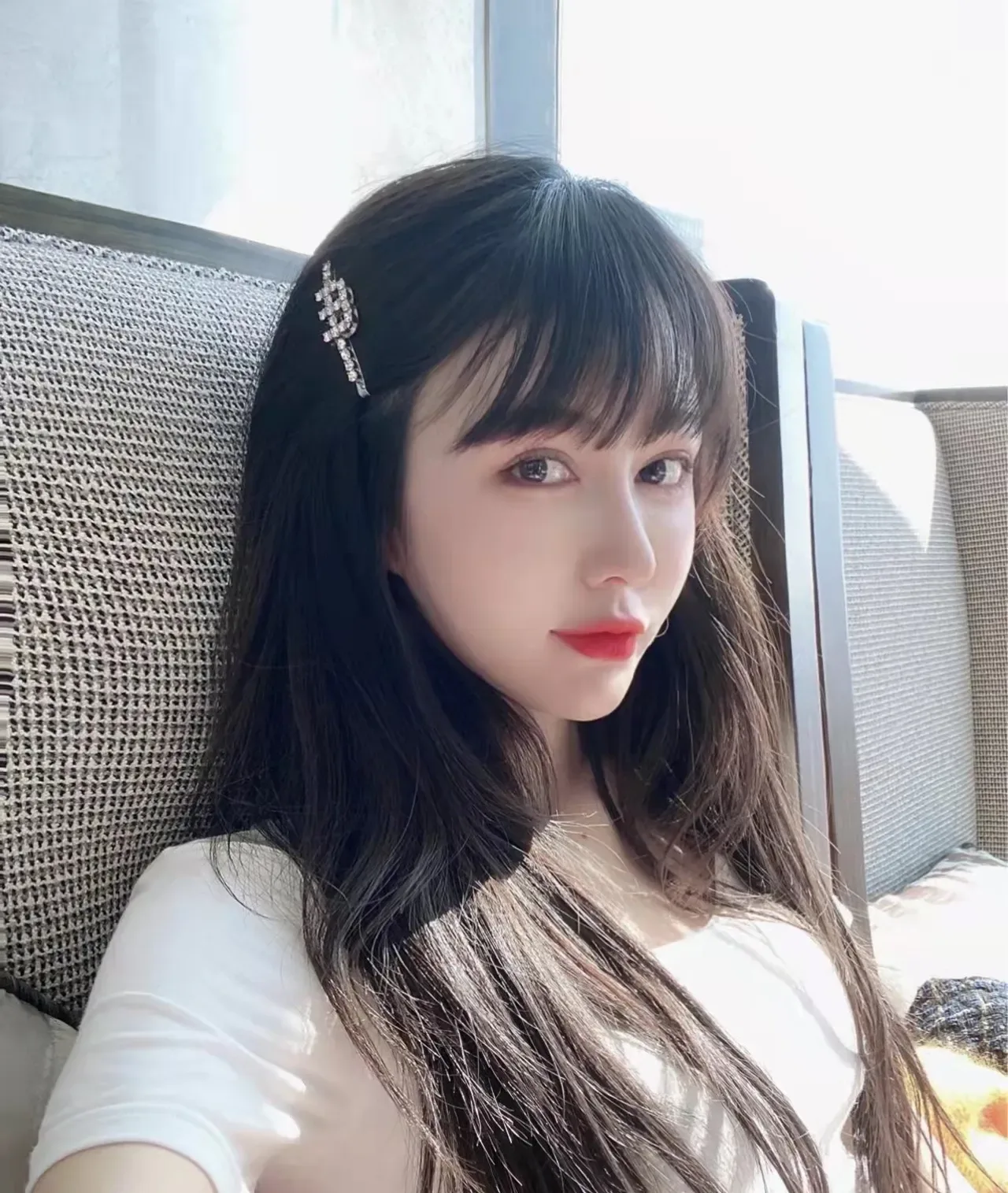 Miu Miu ক্রিস্টাল লোগো মোটিফ সিলভার হোয়াইট ব্রোচ 3