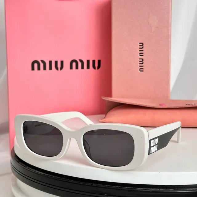 Miu Miu Lunettes de Soleil Rectangulaires à Lentilles Gradient 8