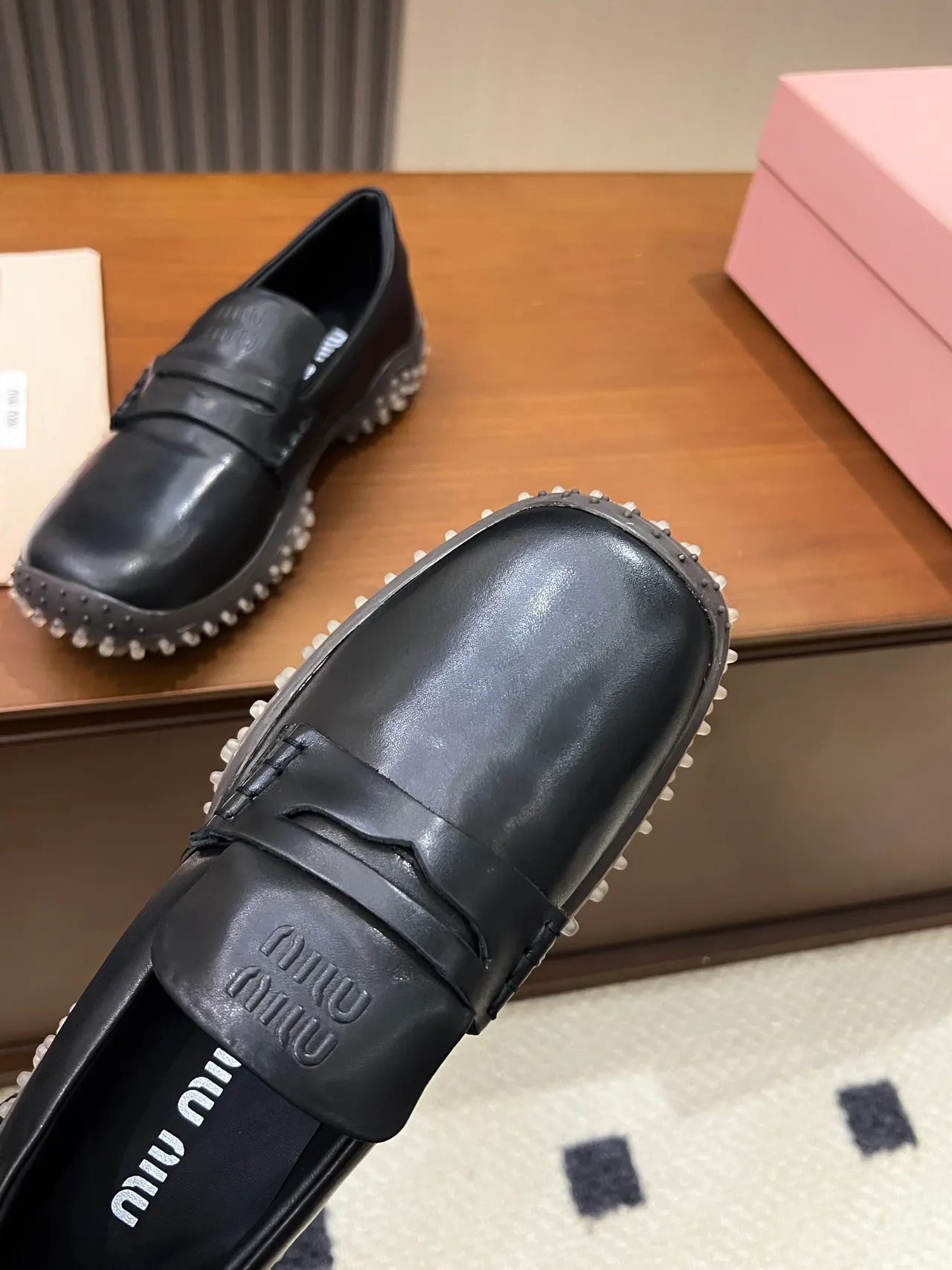 Miu Miu Wander Negro Gris Cuero Mocasines Suela con Tachuelas Mocasín 2