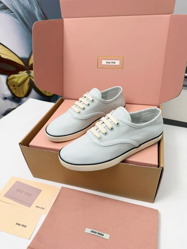Miu Miu Wander 浅灰色帆布鞋 5
