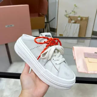Miu Miu Wander White and Orange 系带生活方式运动鞋