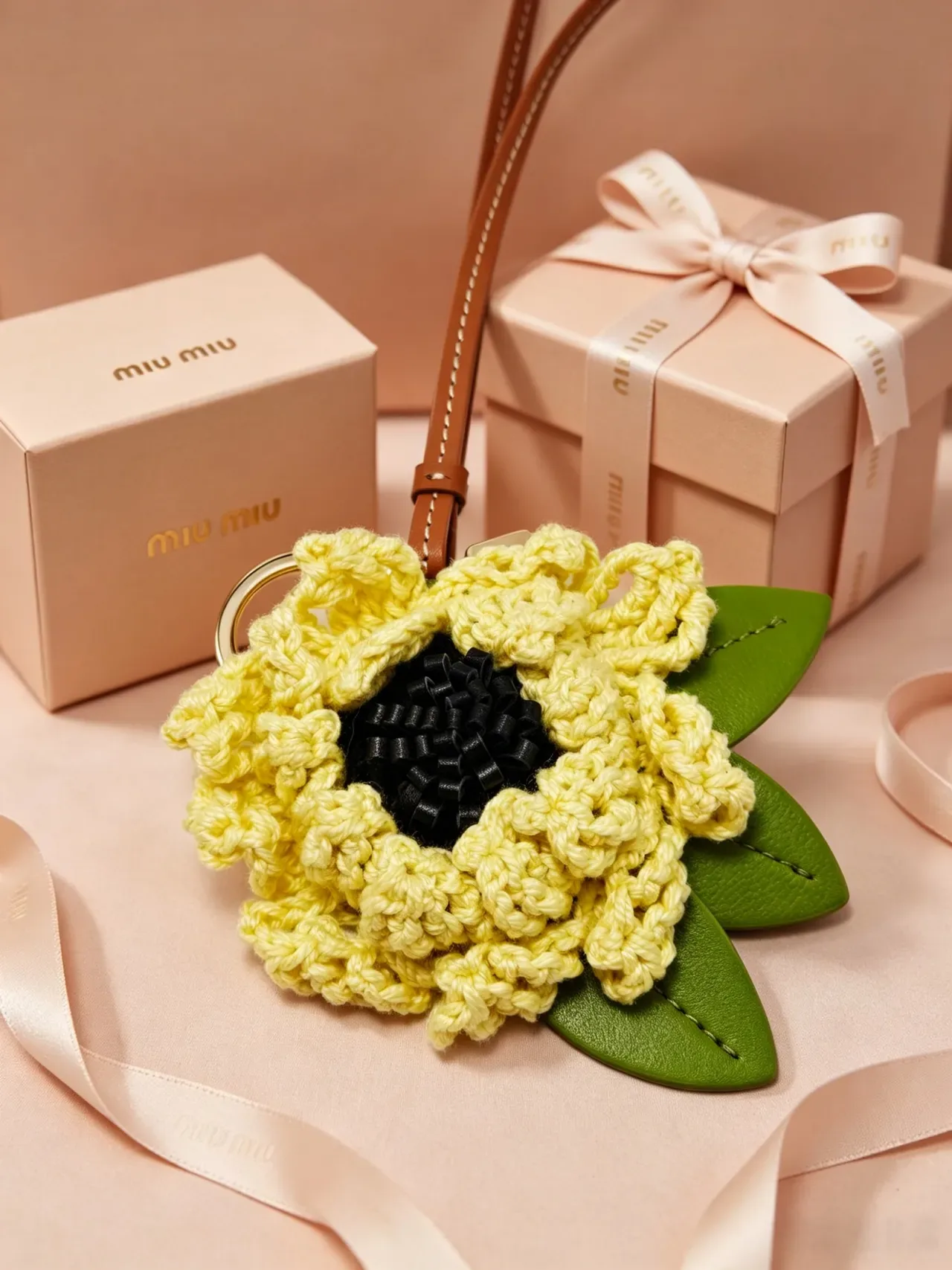 Miu Miu Pulsera de Muñeca Amarillo Rosa Floral de Ganchillo Cuero 2