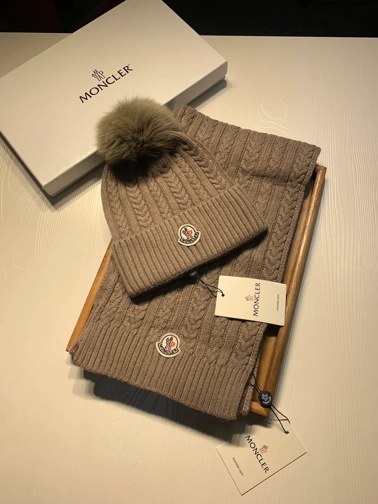 Moncler বেইজ কেবল নিট রিবড কাফস সোয়েটার 3