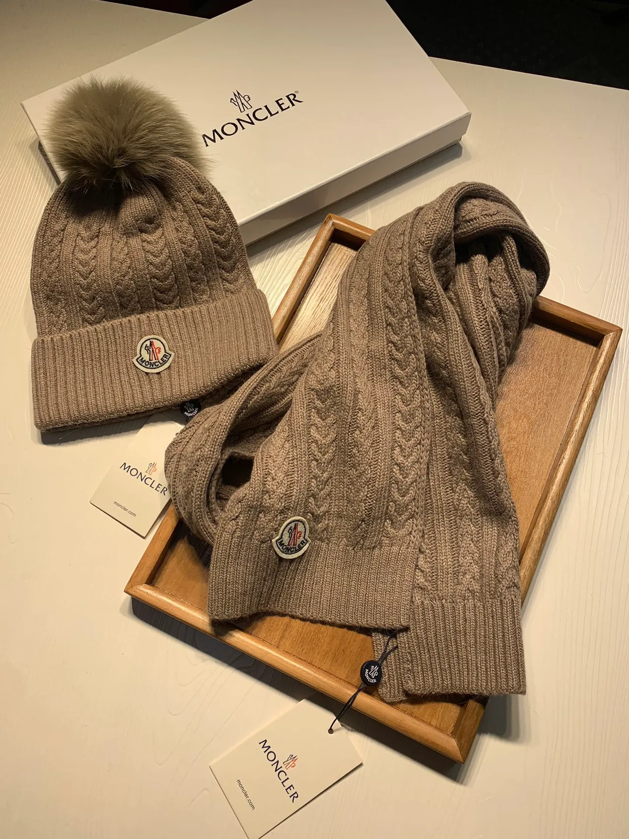 Moncler বেইজ কেবল নিট রিবড কাফস সোয়েটার 5