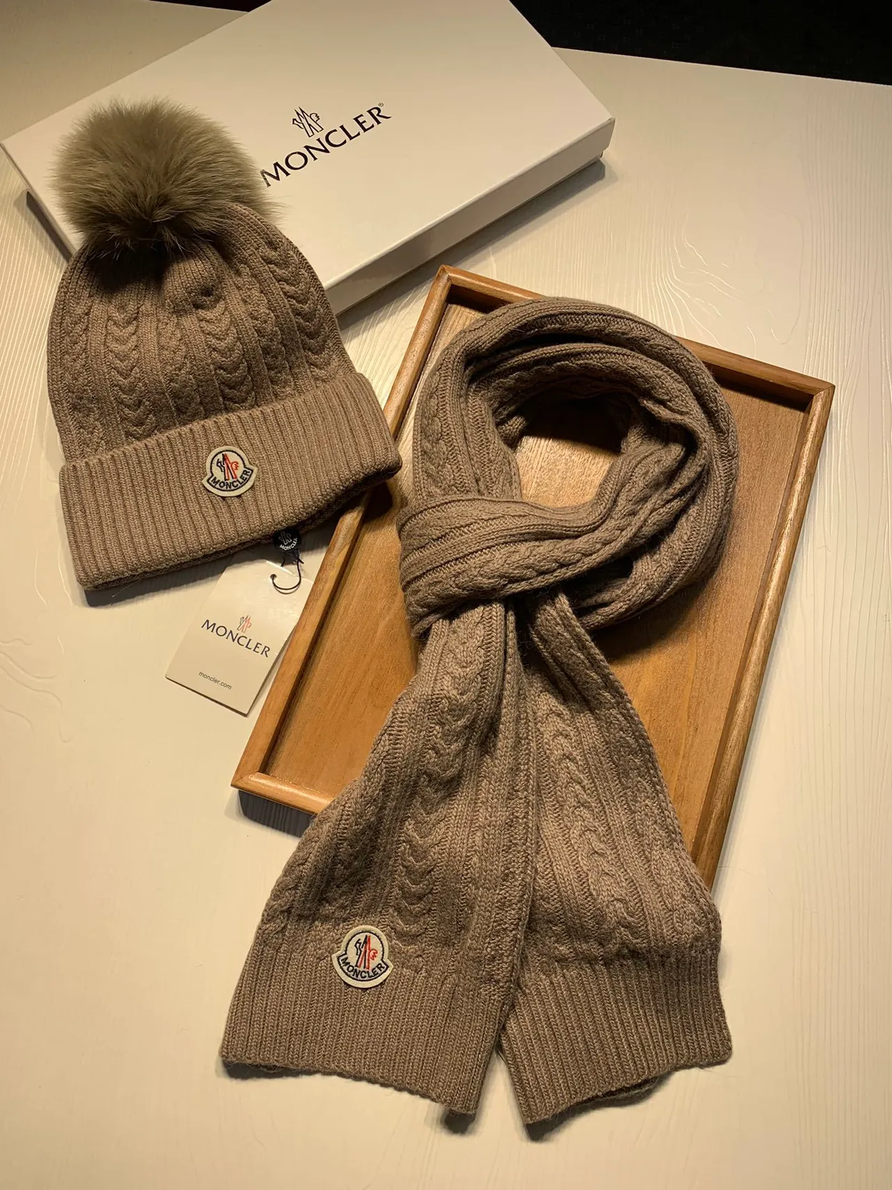 Moncler বেইজ কেবল নিট রিবড কাফস সোয়েটার 7