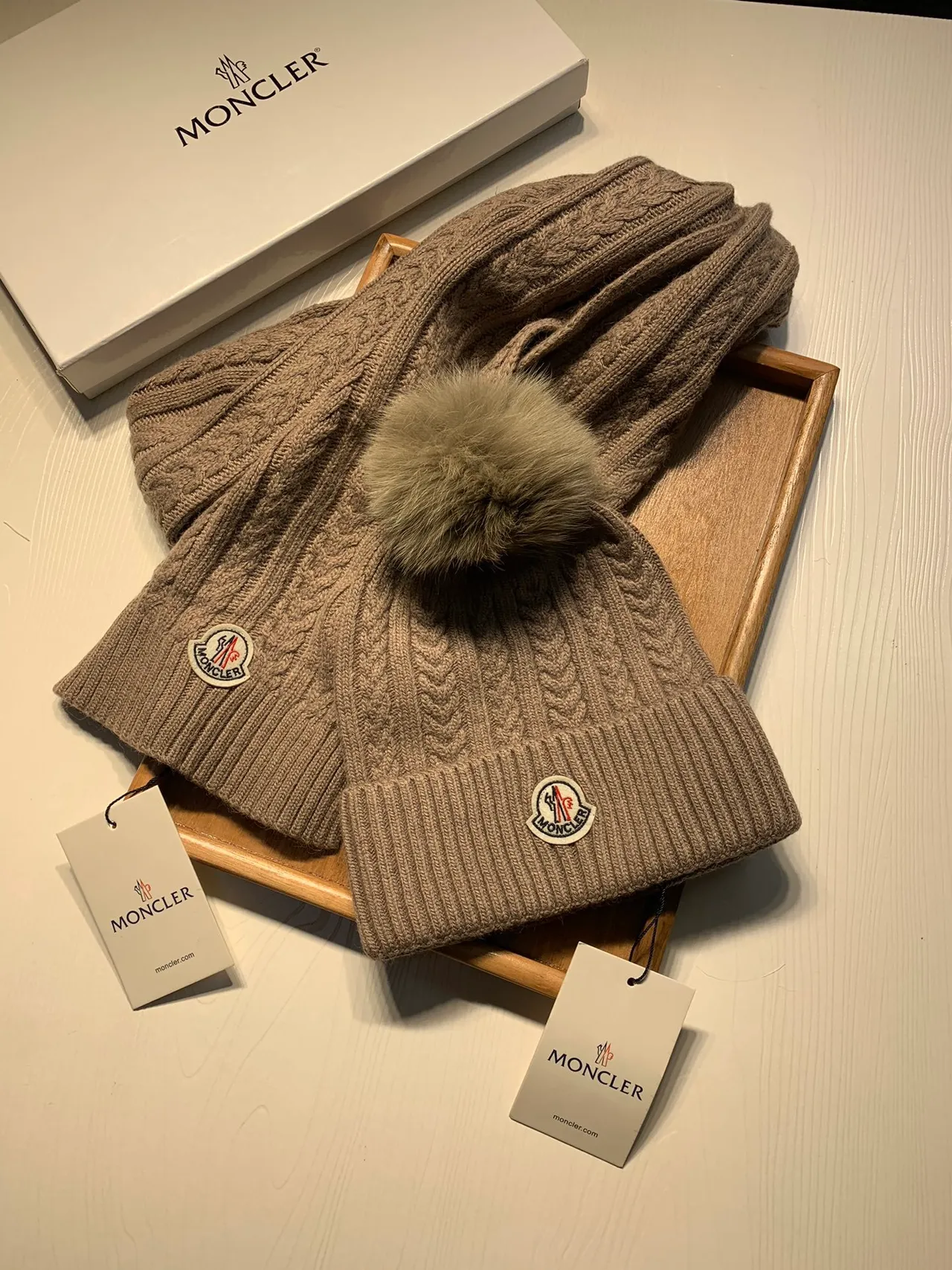 Moncler বেইজ কেবল নিট রিবড কাফস সোয়েটার 8