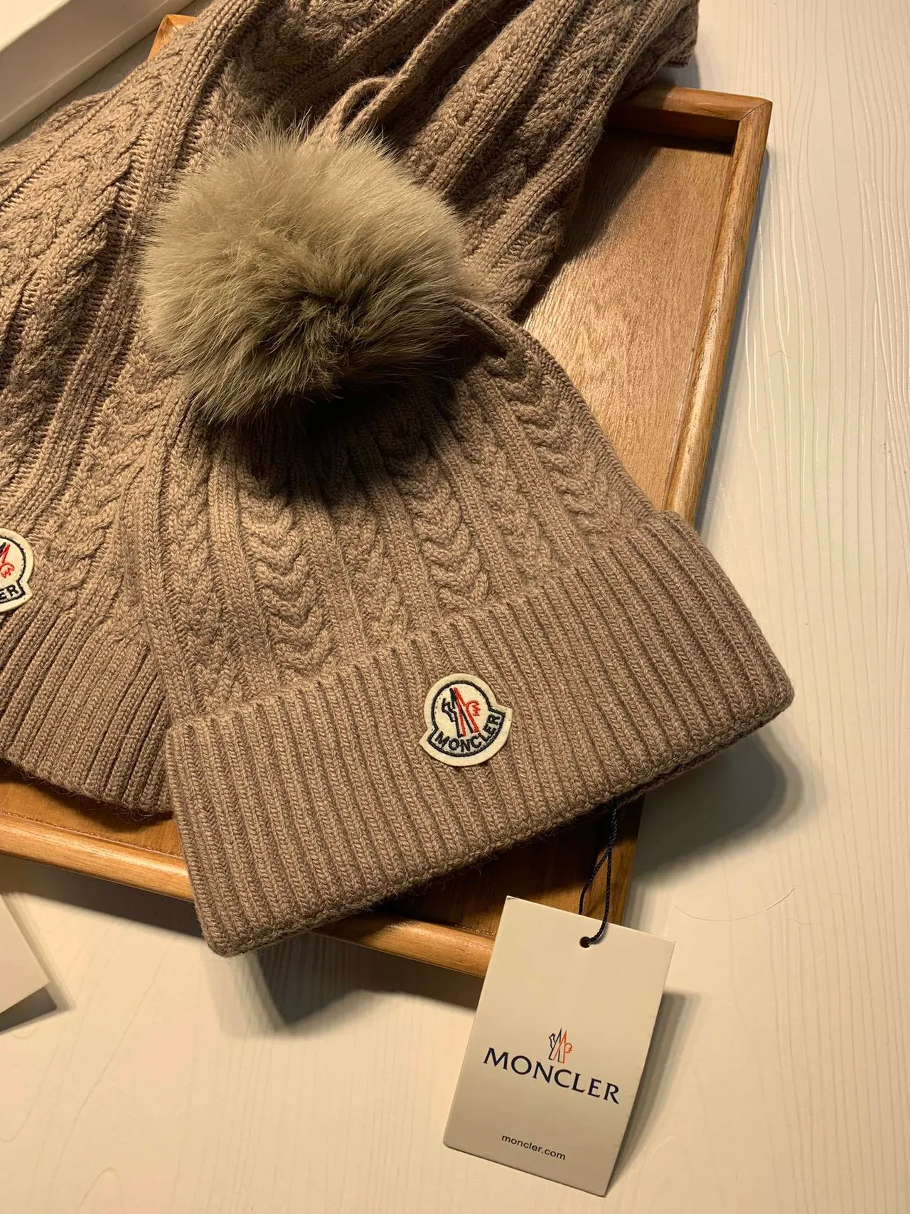 Moncler বেইজ কেবল নিট রিবড কাফস সোয়েটার 9