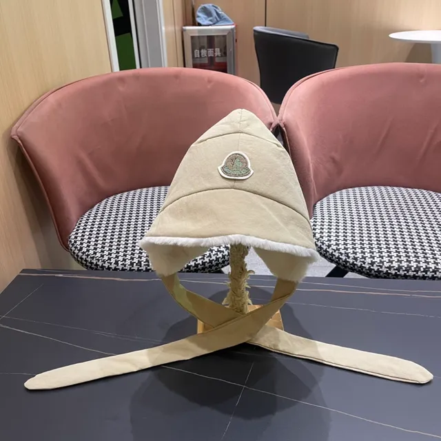 Moncler Beige Blanc Design Orejeras Fourrure Fausse Doublure Chapeau 3