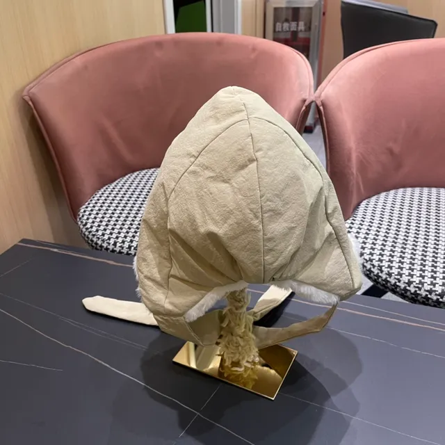 Moncler Beige Blanc Design Orejeras Fourrure Fausse Doublure Chapeau 8