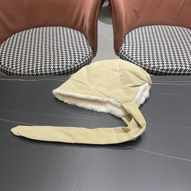 Moncler Beige Blanc Design Orejeras Fourrure Fausse Doublure Chapeau 9