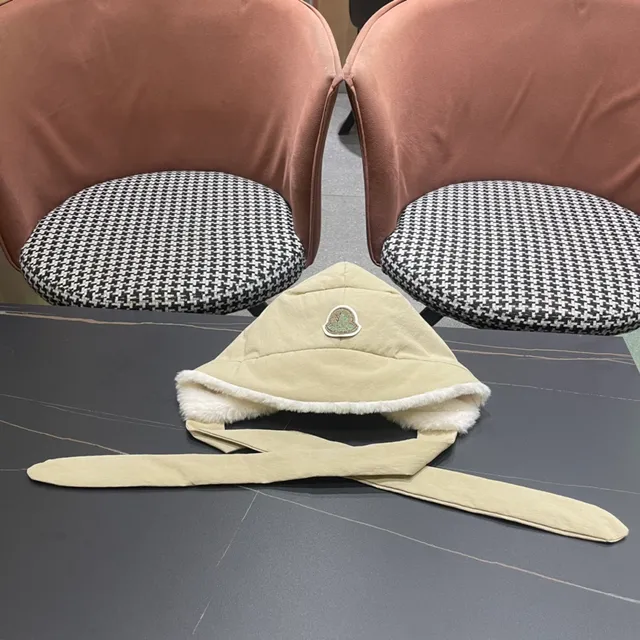 Moncler Beige Blanc Design Orejeras Fourrure Fausse Doublure Chapeau 10