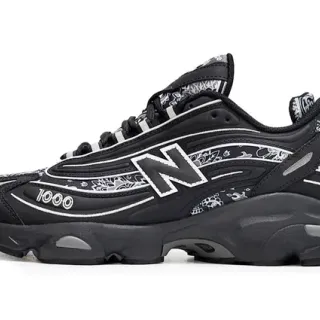 New Balance 1000 黑色班丹娜印花厚底运动鞋