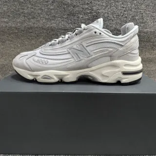 New Balance 1000 浅灰色厚底运动鞋
