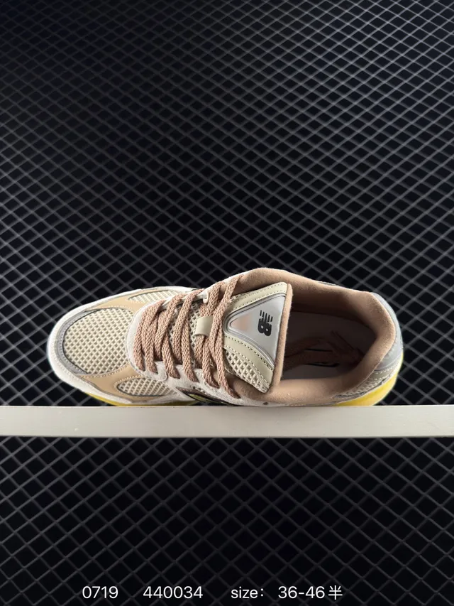 New Balance 2002R Beige e Amarelo Tênis de sola grossa 5